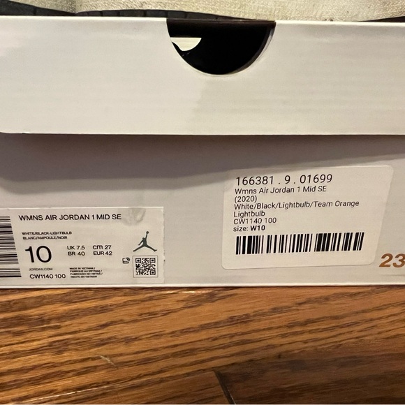 WMNS Air Jordan 1 Mid SE ‘Lightbulb’ size W10 - Picture 3 of 4